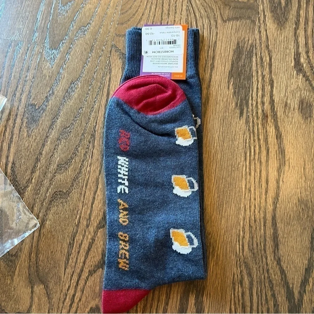 NWT Lorenzo Uomo cotton blend socks size 10-13 Red White and Brew beer novelty